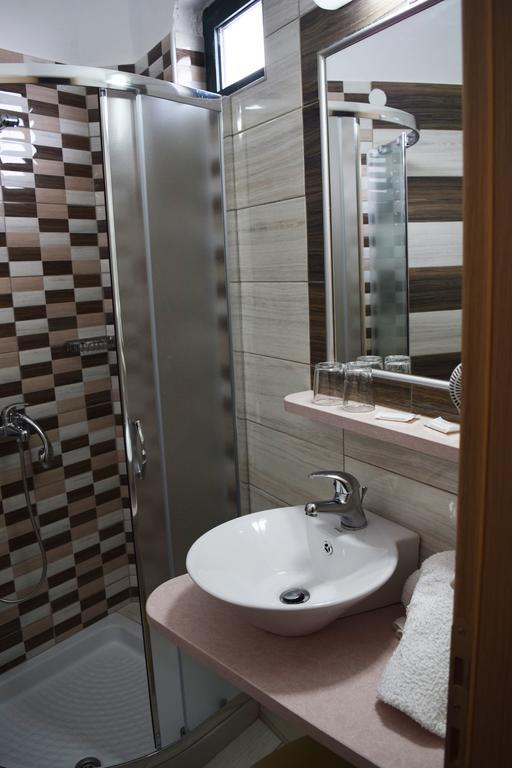 أغيا غاليني Iro Hotel المظهر الخارجي الصورة
